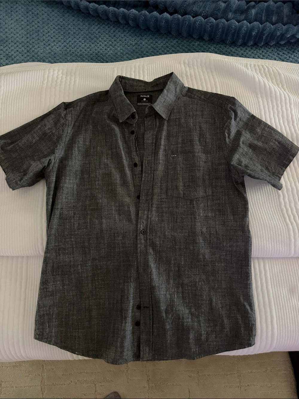 Hurley Men's Short Sleeve Button-Down Shirt in Charcoal Gray